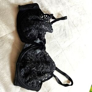 Black lace Victoria secret bra